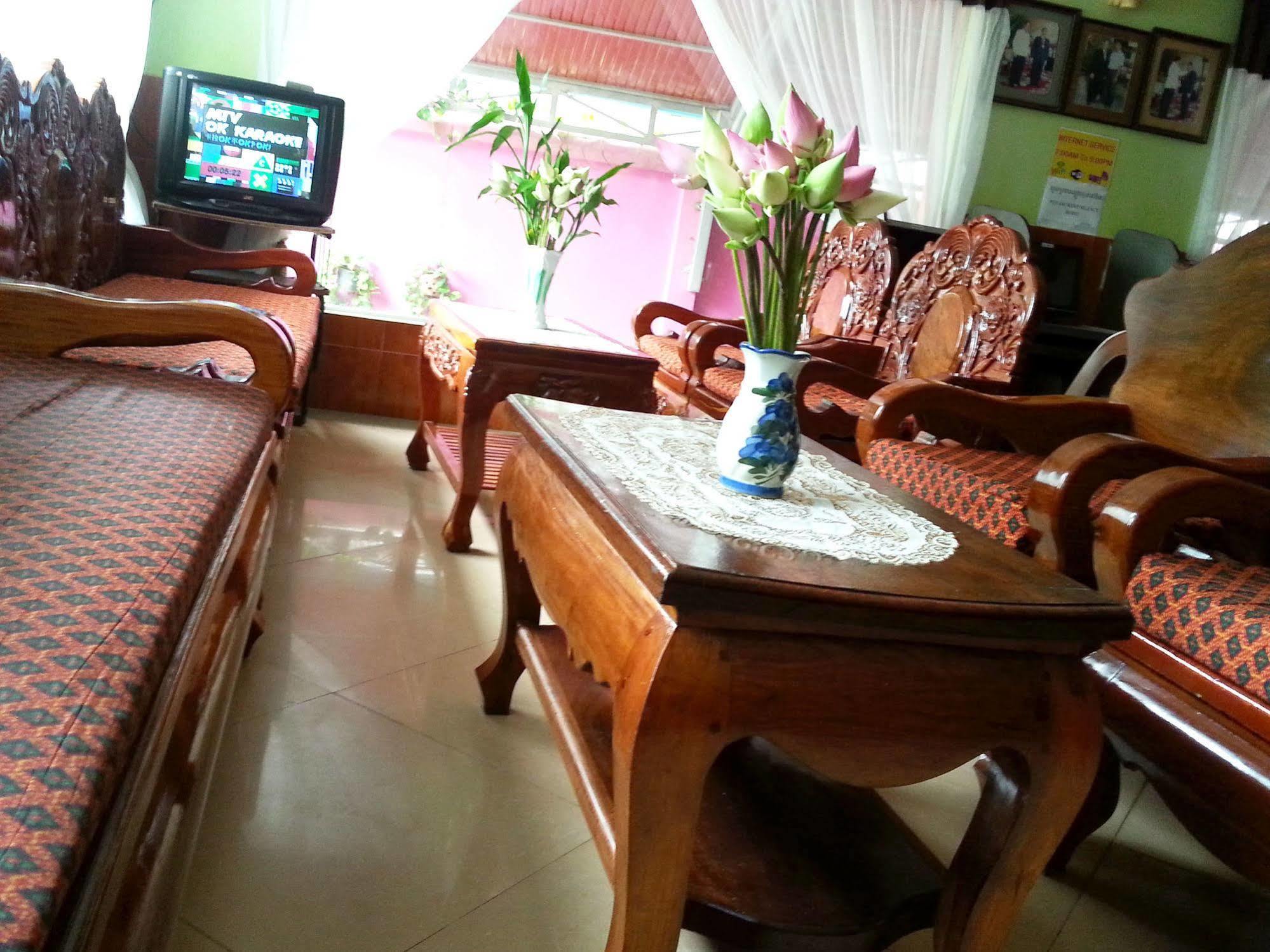 Ta Som Guesthouse & Tour Services Siem Reap Bagian luar foto