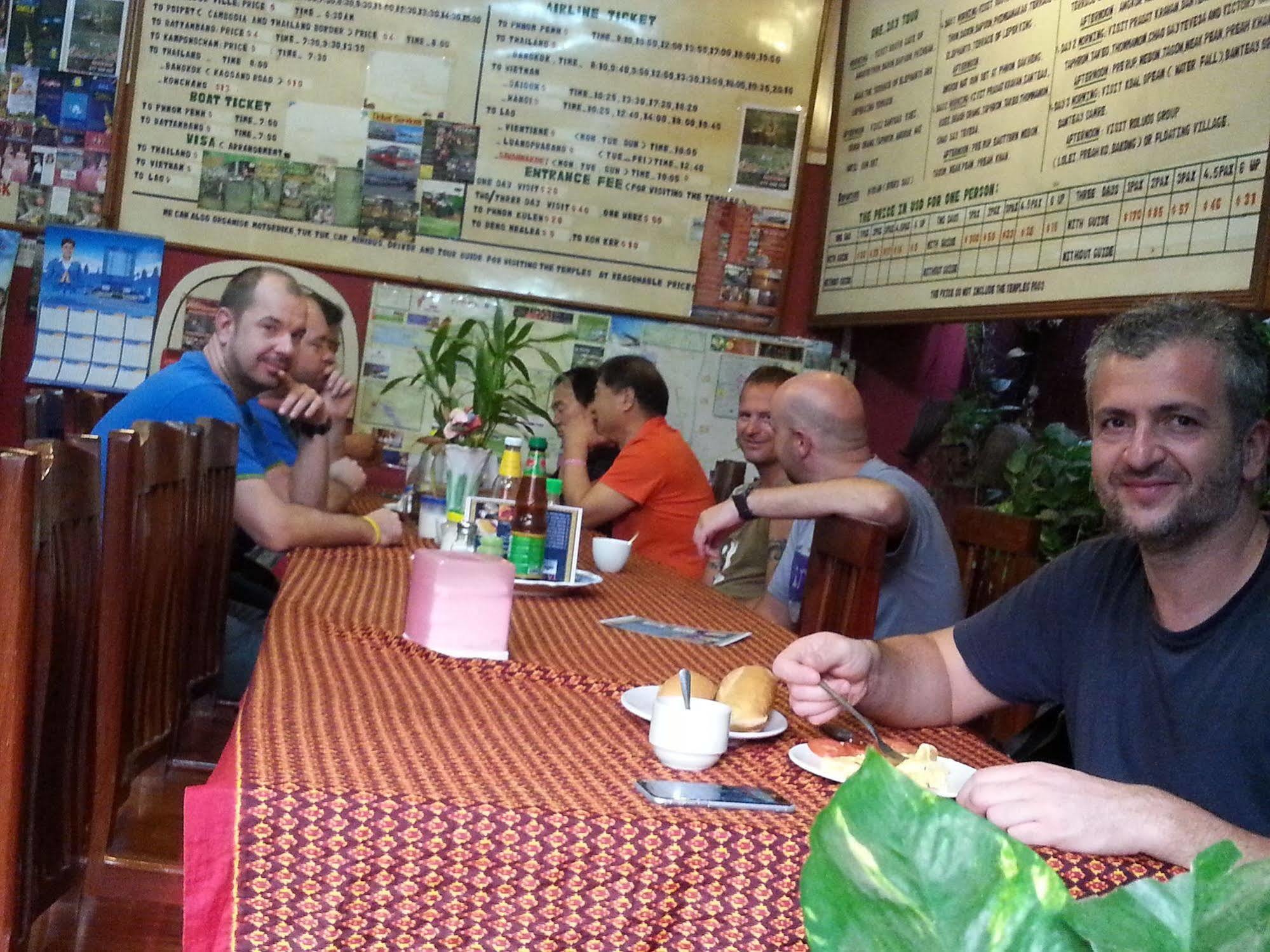 Ta Som Guesthouse & Tour Services Siem Reap Bagian luar foto