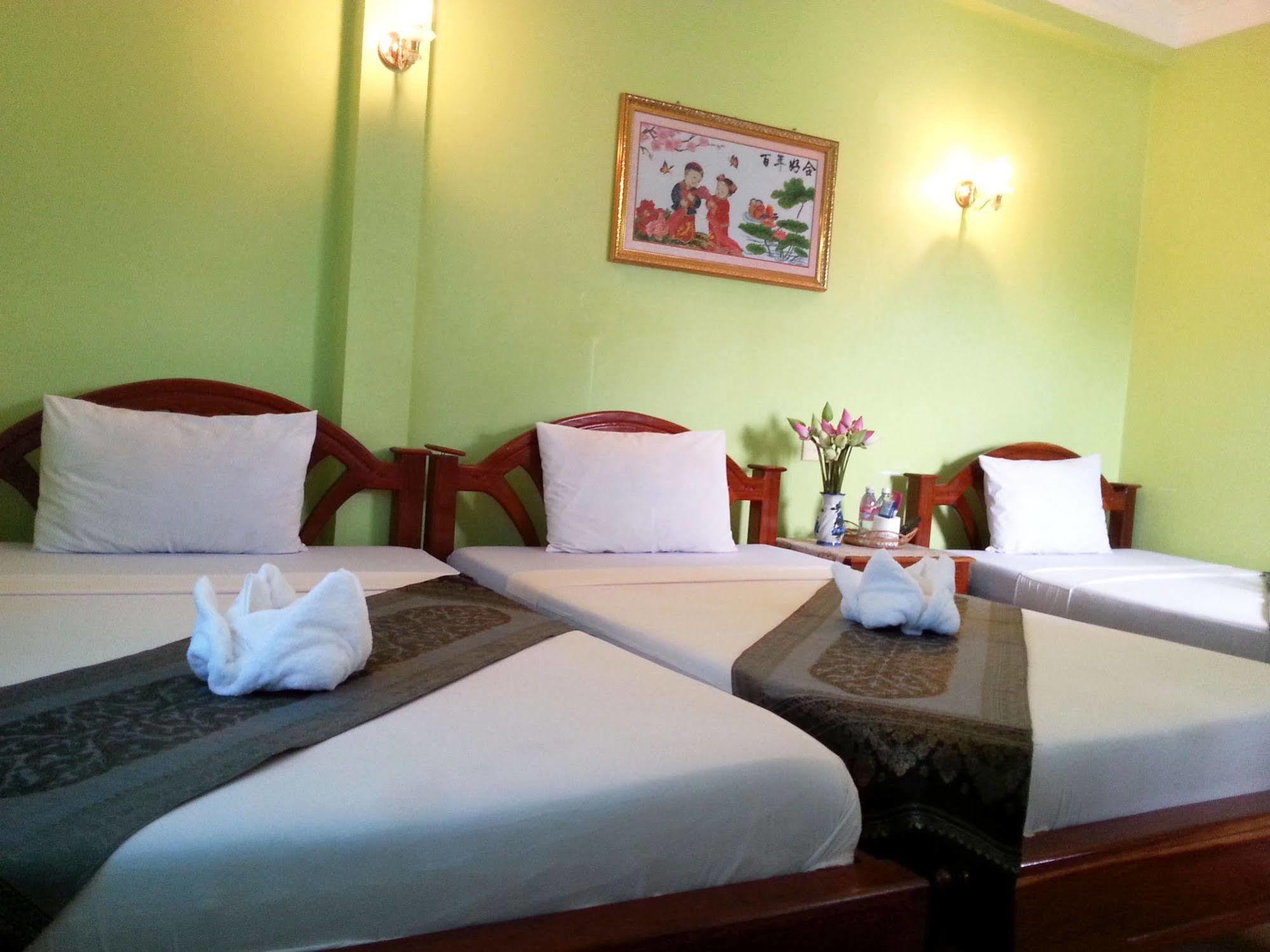 Ta Som Guesthouse & Tour Services Siem Reap Bagian luar foto